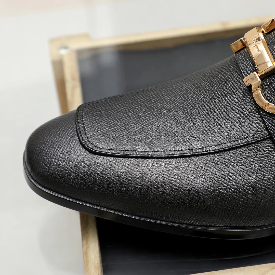 Men's shoes 💰600 🕷🕷🐂【Ferragamo】 Popular fashion casual shoes🇨🇳Official website counter 1:1 production, original mold opening💯Good quality can be seen, imported high-end first-layer pebbled calfskin, water-dyed🐂leather lining🌿very clear texture, high-quality waterproof, non-slip and wear-resistant outsole🎋high quality and low price, truly handmade🍓, 5 colors available! Code number 38-44 (45. To be customized)